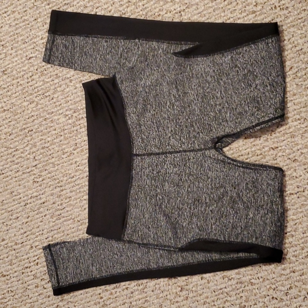 Yelete Black and Gray Leggings, Size M